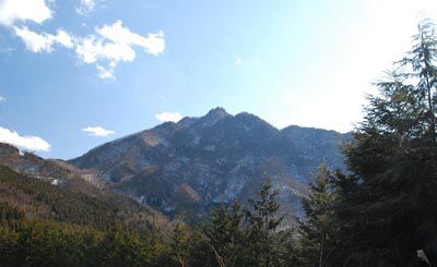 稲含山の外観