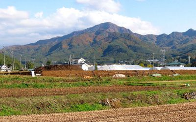 茂来山の外観