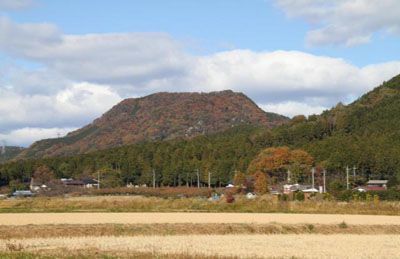 鞍掛山の外観