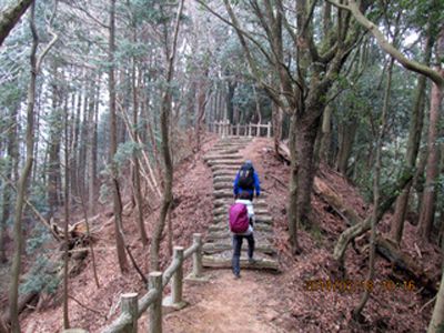 三子山の外観