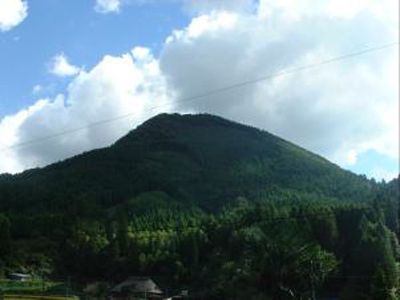 鳥屋山の外観