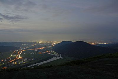 霊石山の外観