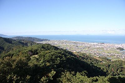 谷上山の外観