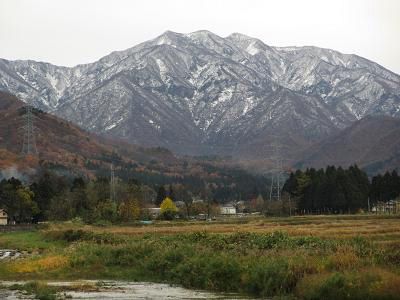 粟ヶ岳の外観