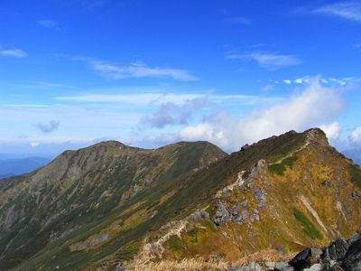 茂倉岳の外観