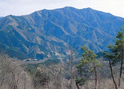 三頭山の外観