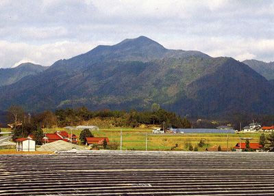 吉和冠山の外観