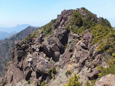 東赤石山の外観