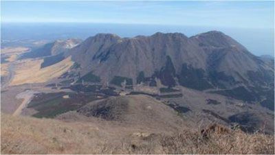 鶴見岳の外観