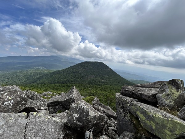 縞枯山