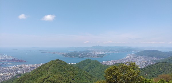足立山